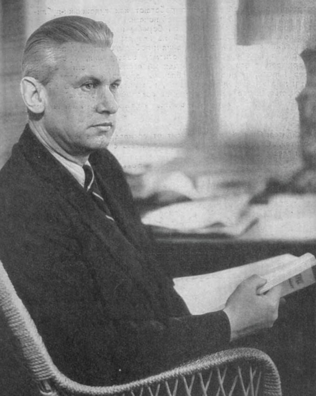 Александр Фадеев в своем рабочем кабинете. 1947. Фотография: molodguard.ru