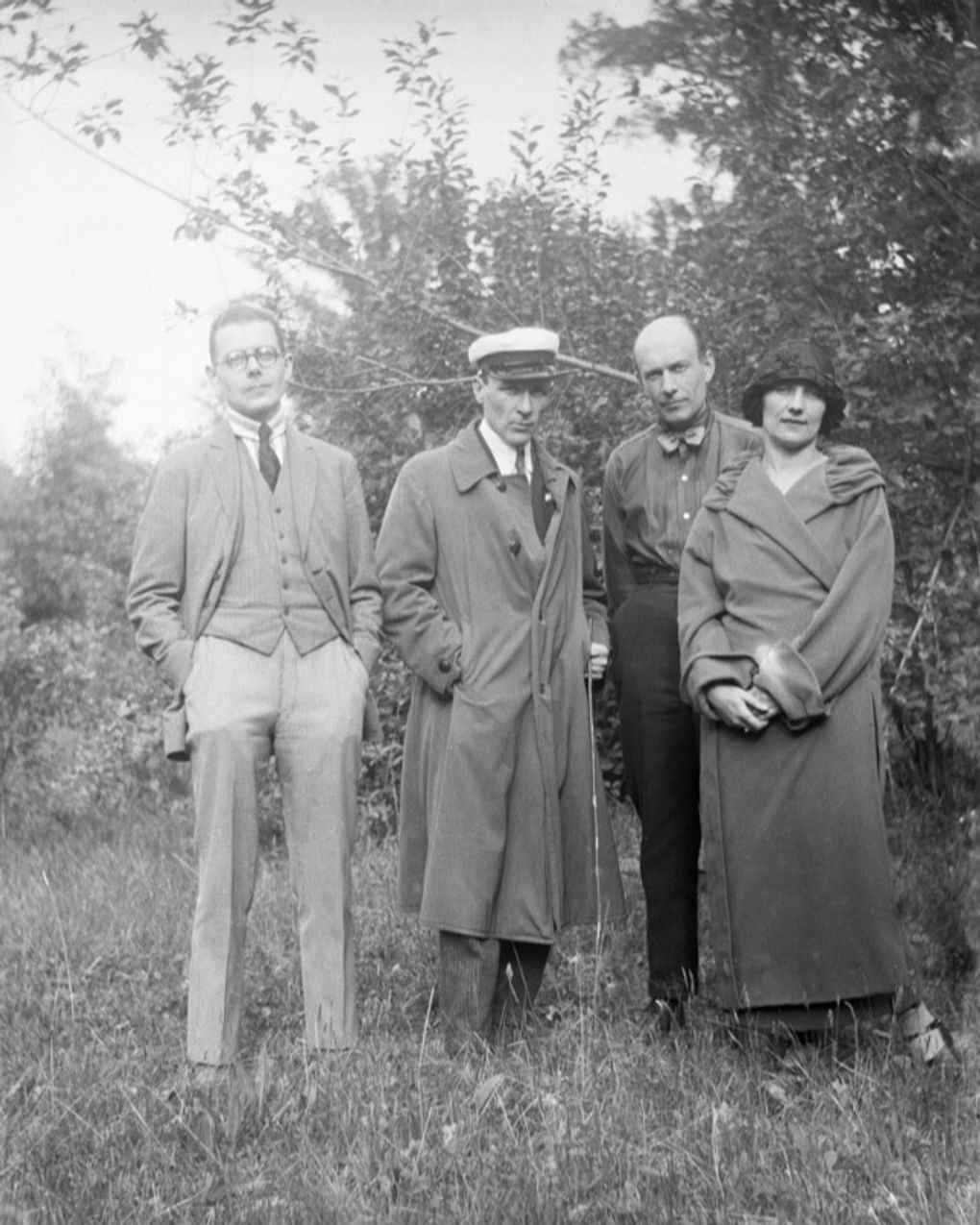 Михаил Булгаков (второй слева) со второй женой — Любовью Белозерской. 1926. Москва. Музей М.А. Булгакова, Москва